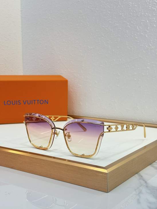Picture of Louis Vuitton Sunglasses _SKUfw79280245fw